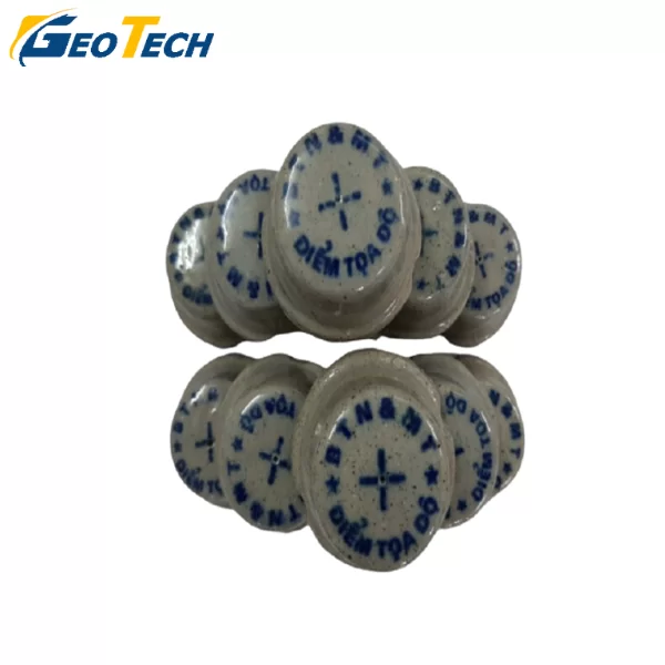 Mốc sứ trắc địa 1
