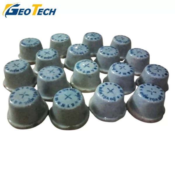 Mốc sứ trắc địa 2